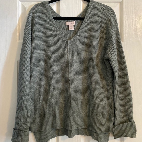 Lightweight knit sweater - Light sage green color